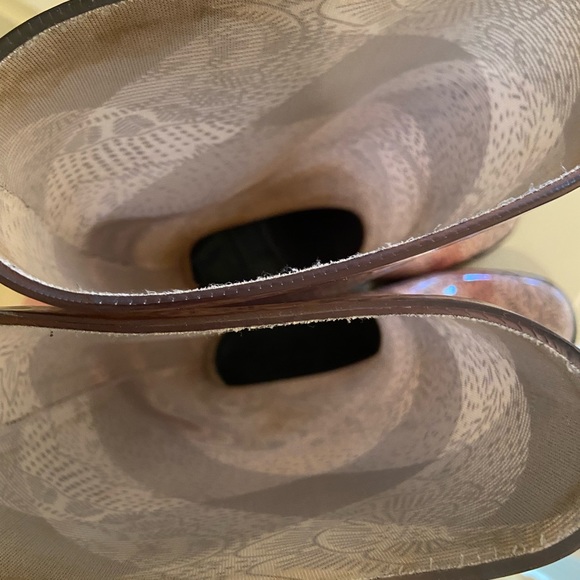 Authentic Burberry rain boots - Picture 7 of 8